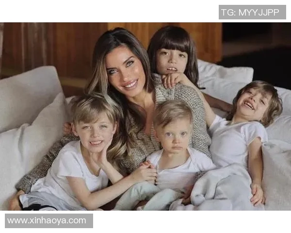 足球明星背后的女人她们的母亲与孩子的成长故事