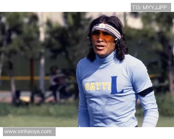 探索不同足球明星的豪华家居生活与独特风格之旅 探索不同足球明星的豪华家居生活与独特风格之旅