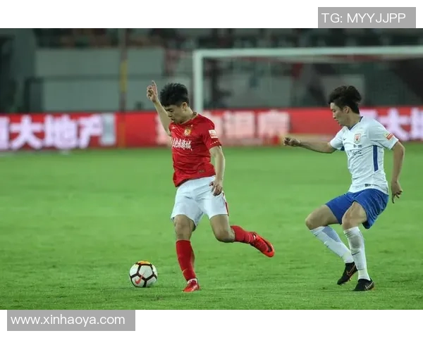 2017年鲁能与恒大巅峰对决回顾:激情四溢的足球盛宴与历史瞬间
