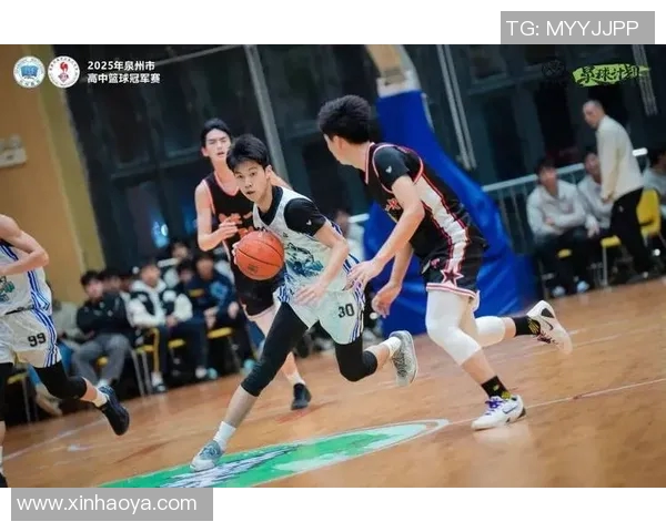 班级篮球盛典明星闪耀赛场展现青春活力与团队精神 班级篮球盛典明星闪耀赛场展现青春活力与团队精神